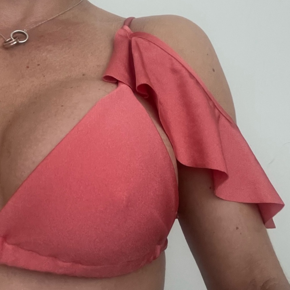 Motce Bikini TOP w/ruffled shoulders very cute & in very good condition.
